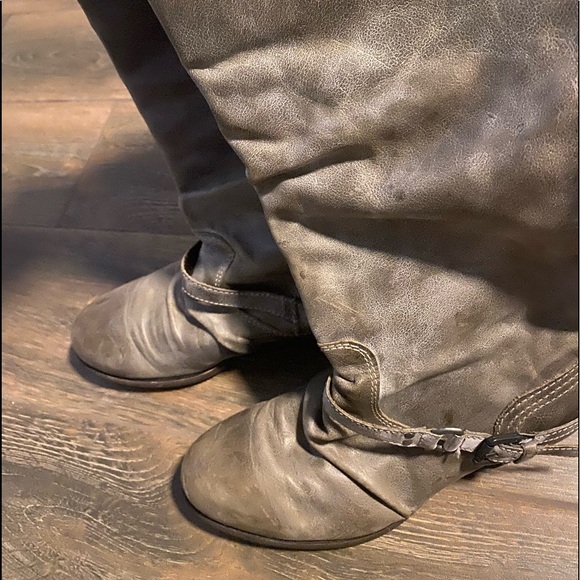 Lavorazione Artigiana Leather Flat, Heeled ZipUp Boots: Distressed Olive SIZE 7 - Picture 5 of 10